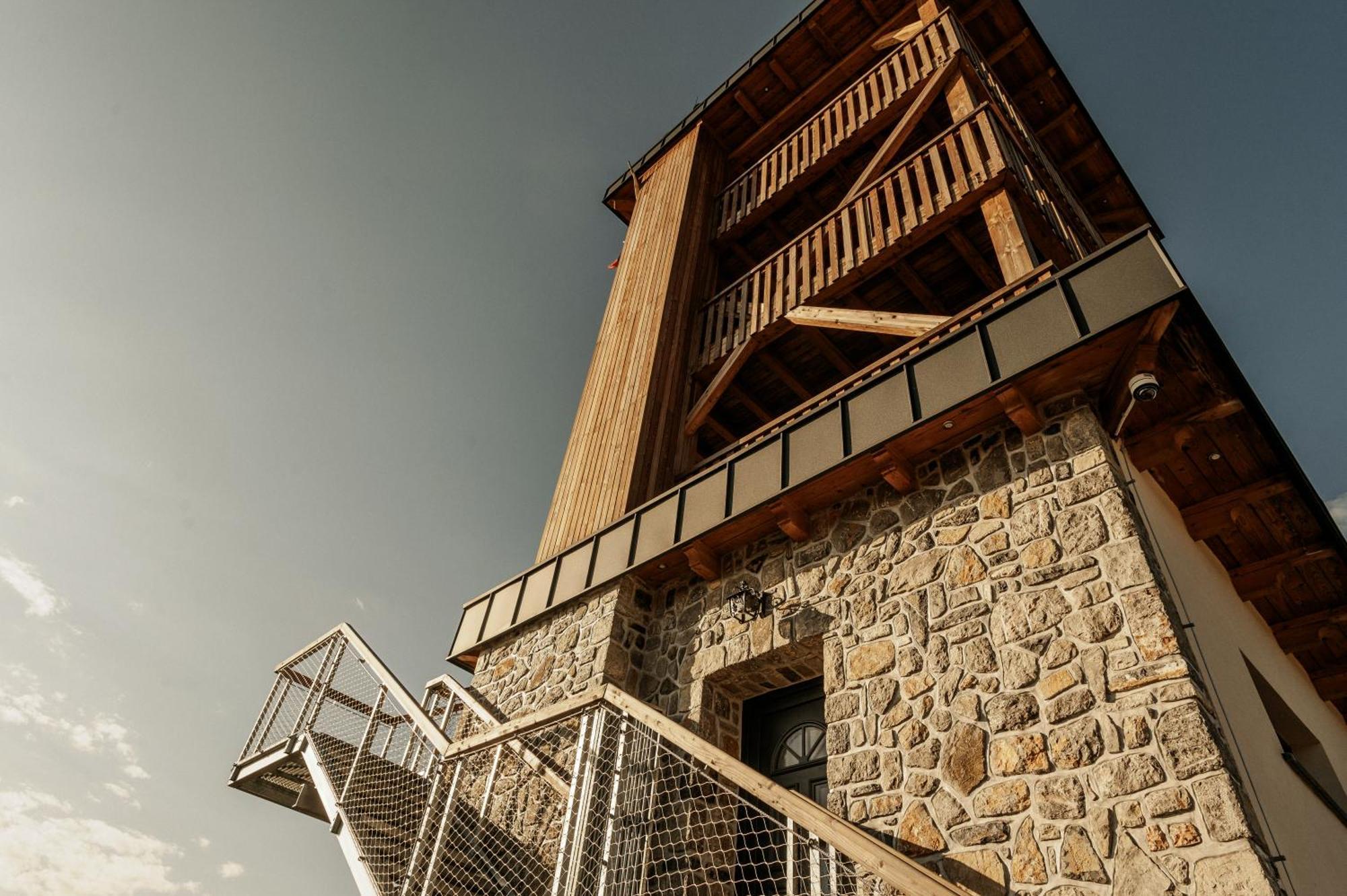 Gostilnica Orle - Sleeping In The Tower 호텔 Škofljica 외부 사진