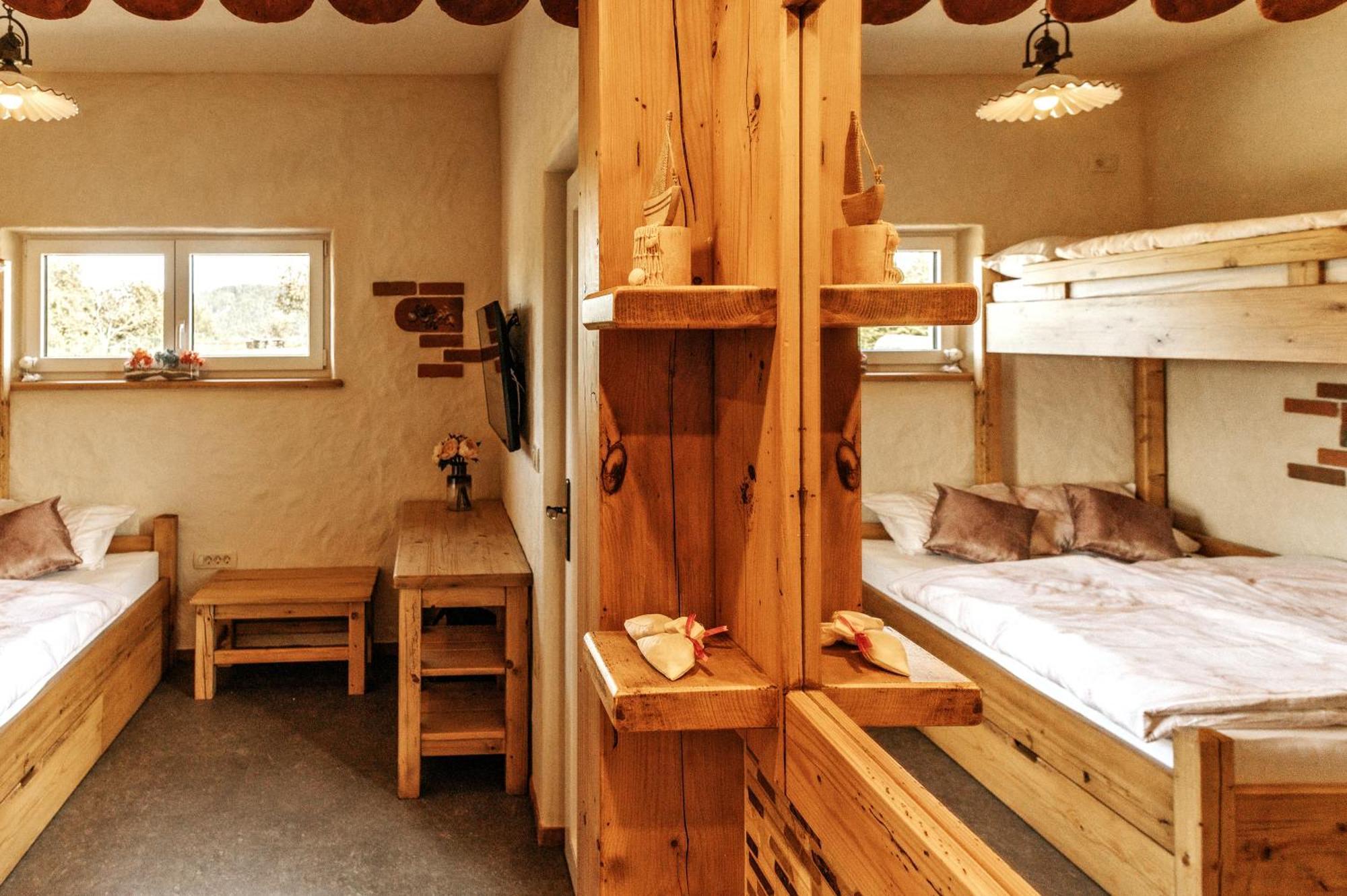 Gostilnica Orle - Sleeping In The Tower 호텔 Škofljica 외부 사진